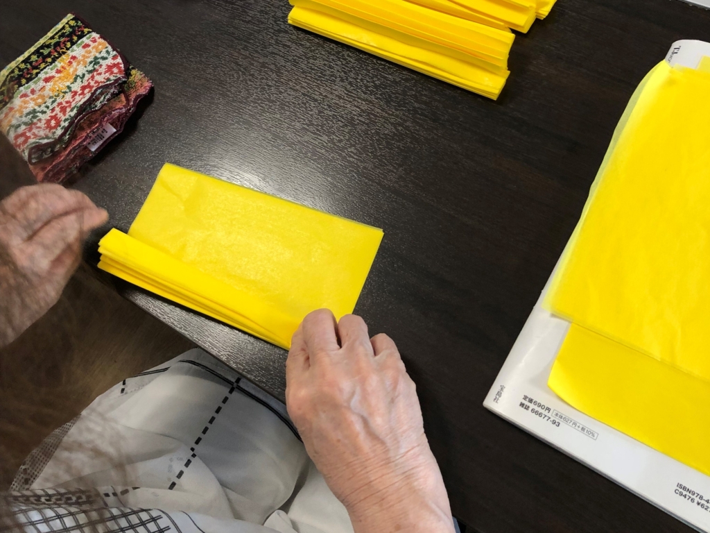 ニチイライフケア夫婦池ショートステイひまわり創作中_1