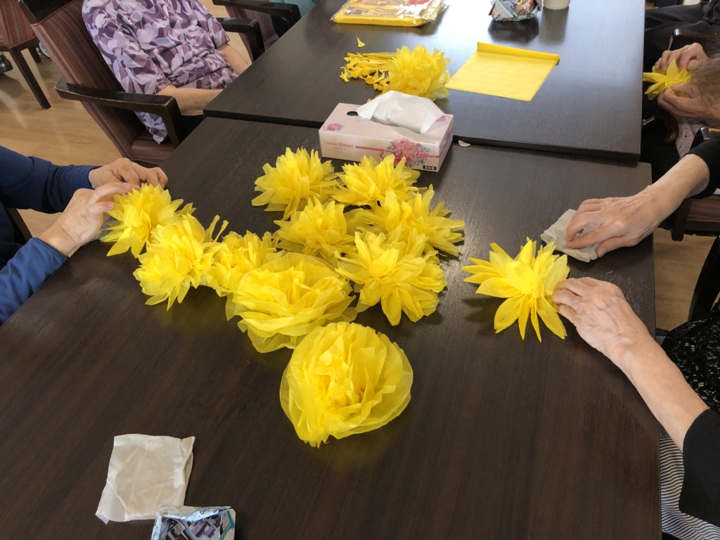 ニチイライフケア夫婦池ショートステイひまわり創作中_2