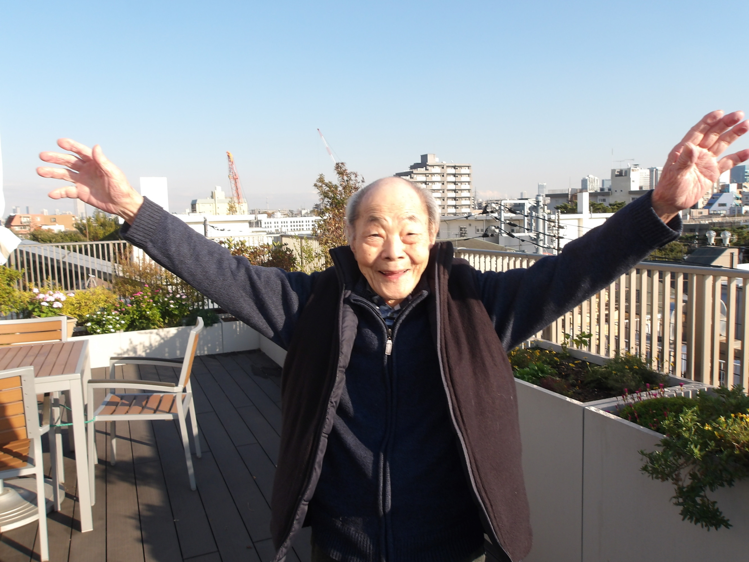 外気浴でリフレッシュ-1 ニチイホーム野方