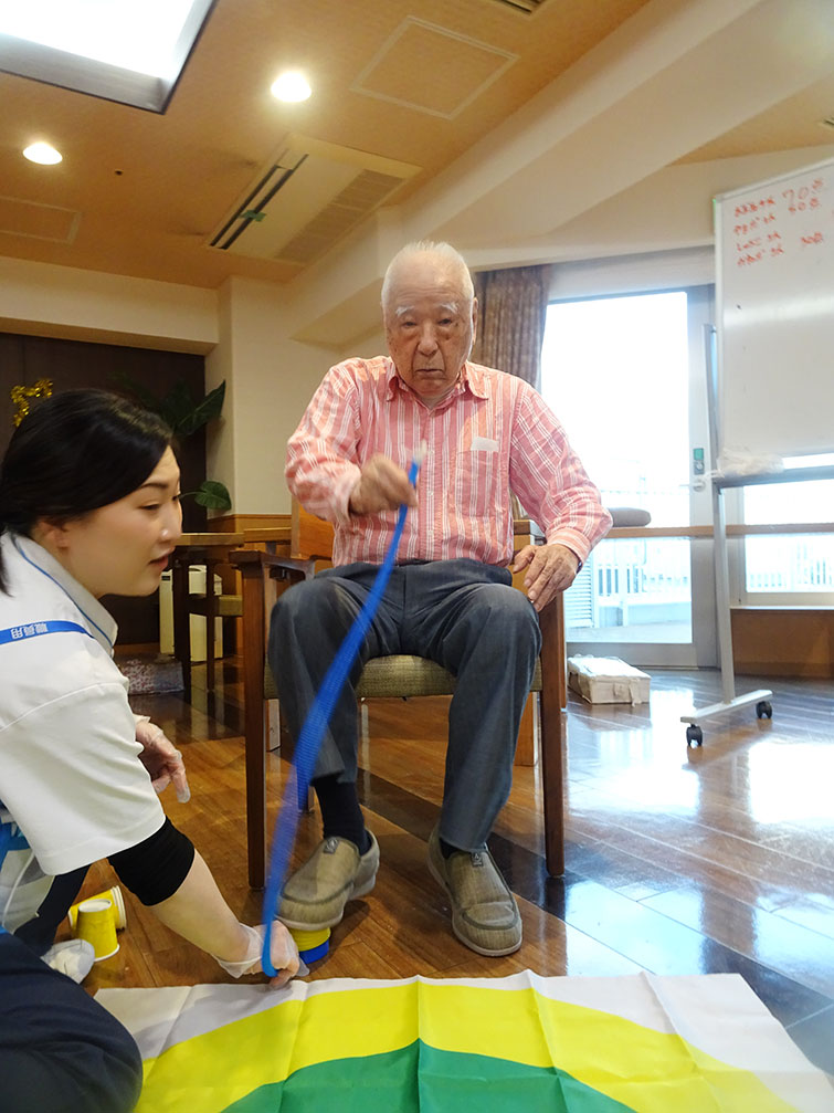 踏んでカップ飛ばし-1 ニチイホーム中馬込