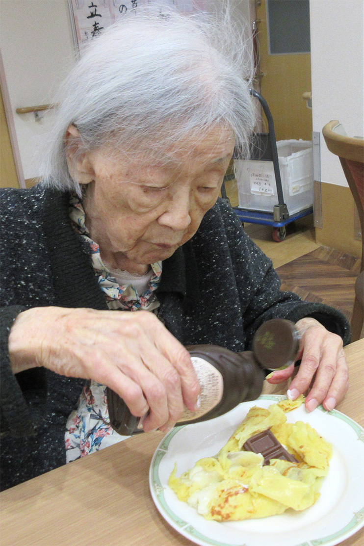 おやつにクレープ-1 ニチイホーム国立